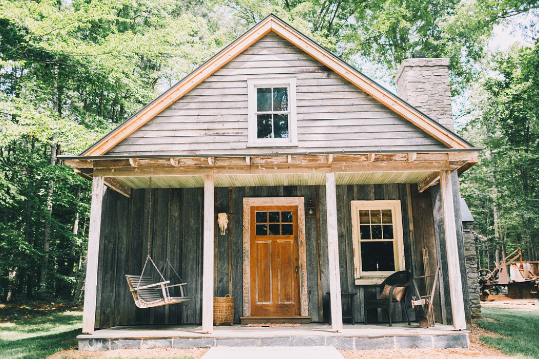 Tobacco Barn</br><h5><i>Starting at $195</i></h5>